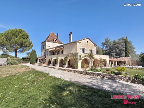 Maison 8 pièces 345 m²