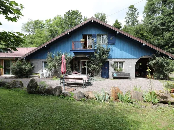 Ferme avec maison d'hôtes dans un endroit naturel