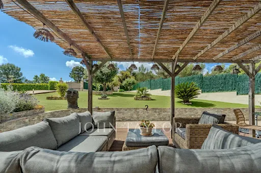 Villa 6 pièces 251 m²