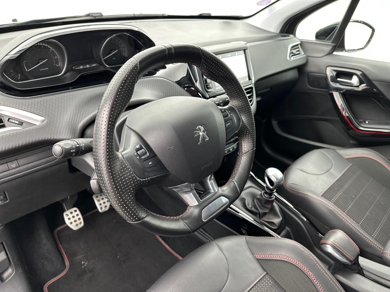 Peugeot 2008 puretech 130ch s&s bvm6 gt line — photo 8