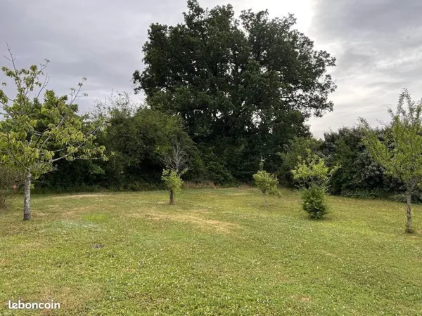 Terrain 638 m² Longeves