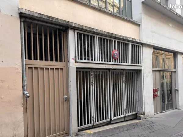 Grand Parking Rue Turgot
