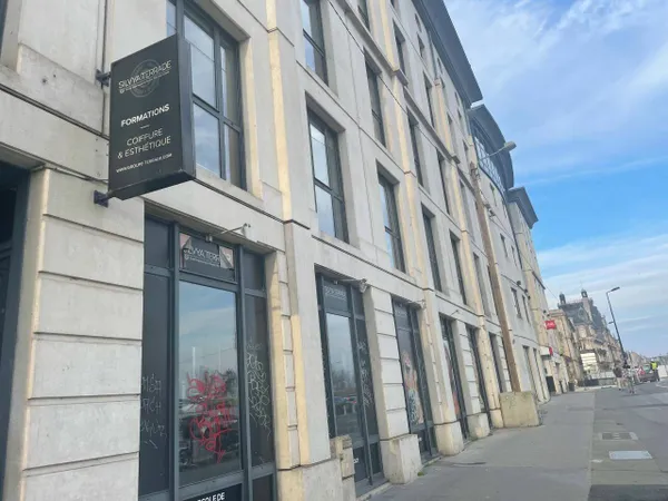 Bureaux 844 m²
