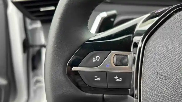 Peugeot 208 hybrid 100 e-dcs6 — photo 14