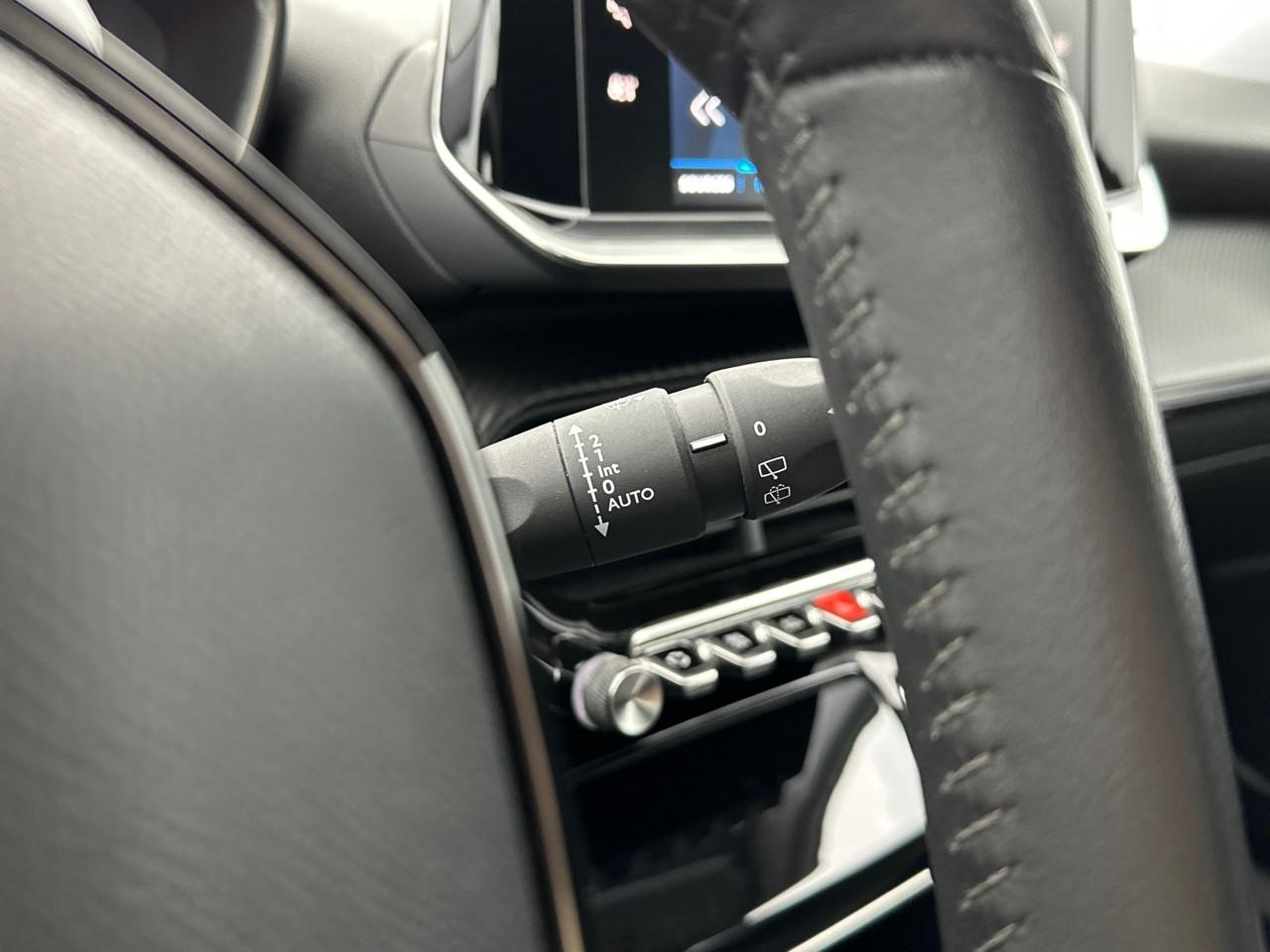 Peugeot 2008 puretech 100 s&s bvm6 allure — photo 20