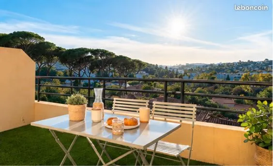 À LOUER - T3 MEUBLÉ AVEC TERRASSE PANORAMIQUE - limitrophe 11 ème / 12 ème proche commanderie