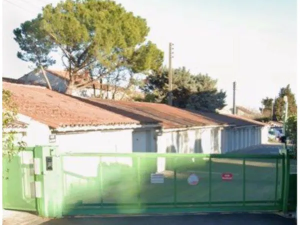Garage extérieur