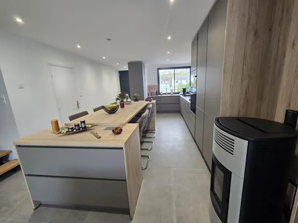MAISON MITOYENNE RENOVEE 4 CHAMBRES AVEC GARAGE A SENNECEY L