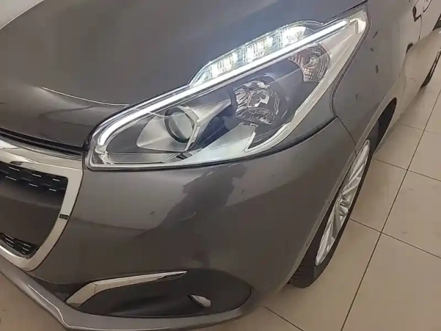 Peugeot 208 1.2 puretech 110ch s&amp;s eat6 — photo 16
