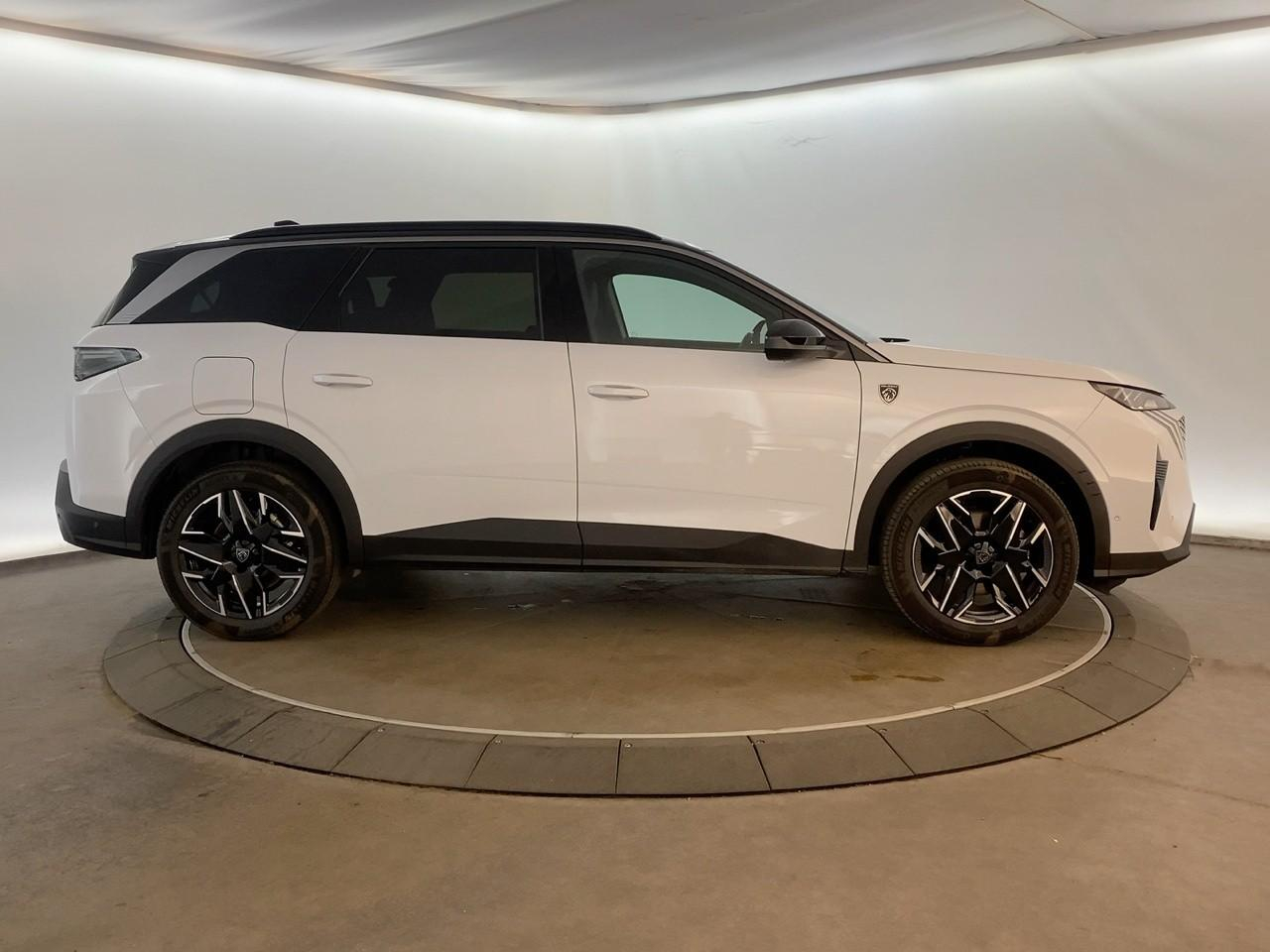 Peugeot 5008 hybrid 145 ch e-dcs6 gt — photo 4
