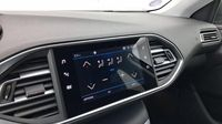 Peugeot 308 1.2 PureTech 130ch S&S Allure Business — photo 13