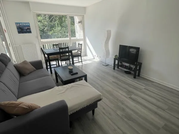 Coloc féminine 3 chambres dispo - Cergy Prefecture