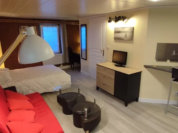 Studio meublé indépendant - 26 m² - Bourg-en-Bresse, quartier gare - Terrasse et jardin