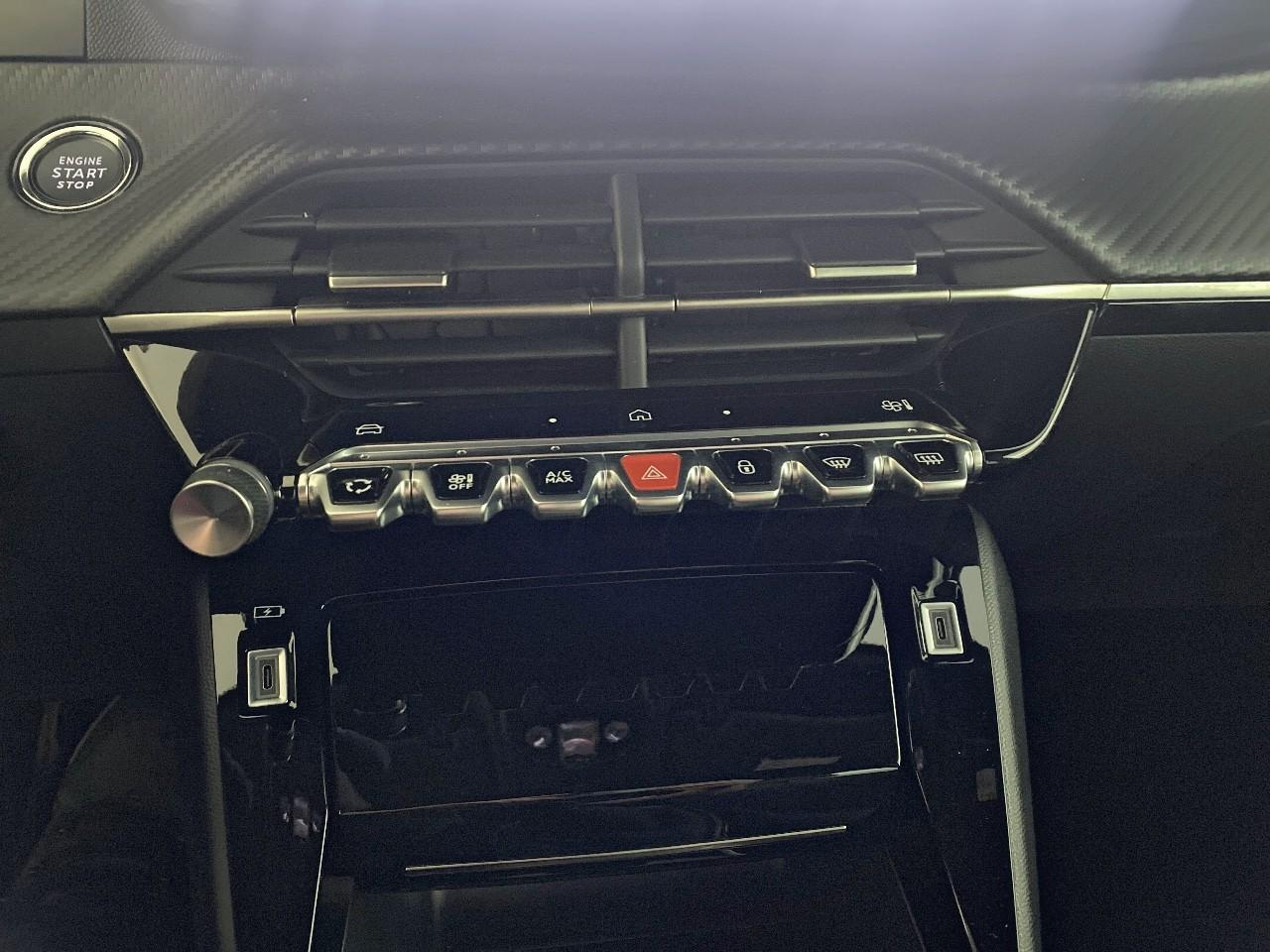 Peugeot 2008 turbo 100 ch bvm6 allure — photo 15