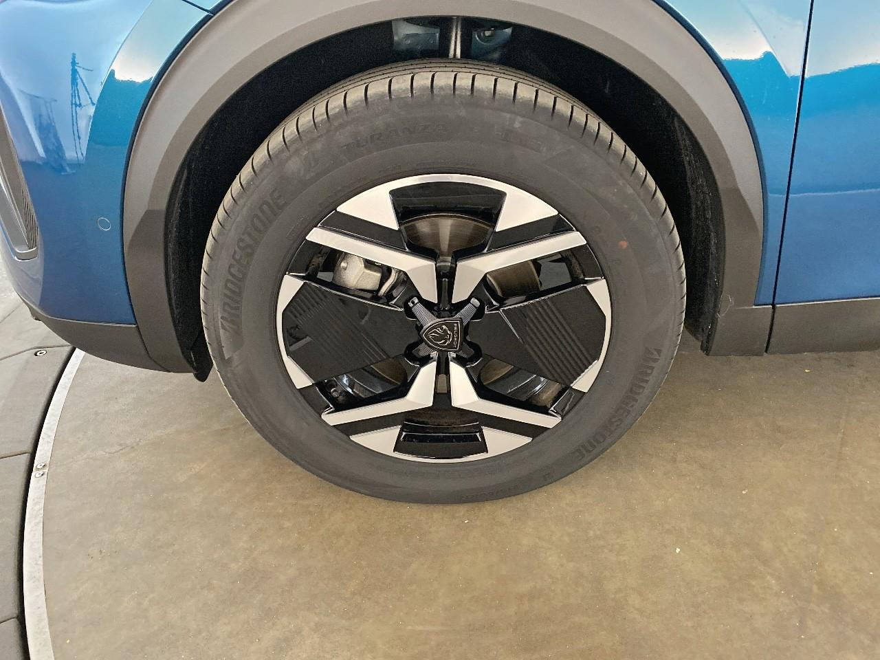 Peugeot 2008 hybrid 145 ch e-dcs6 allure — photo 11