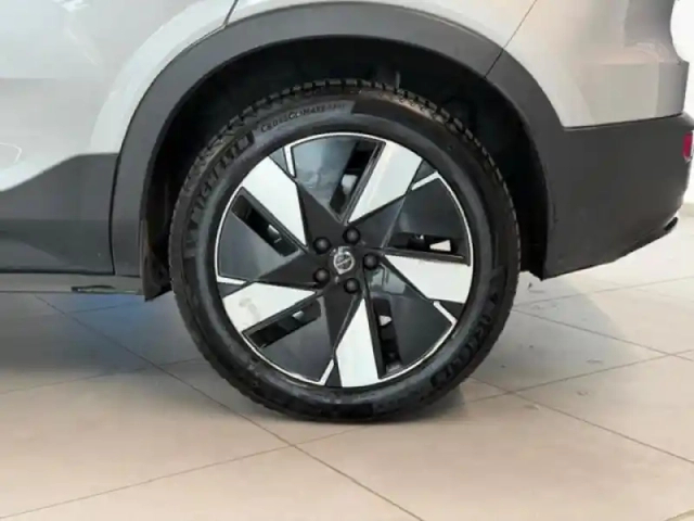 Volvo C40 recharge extended range 252ch plus — photo 11