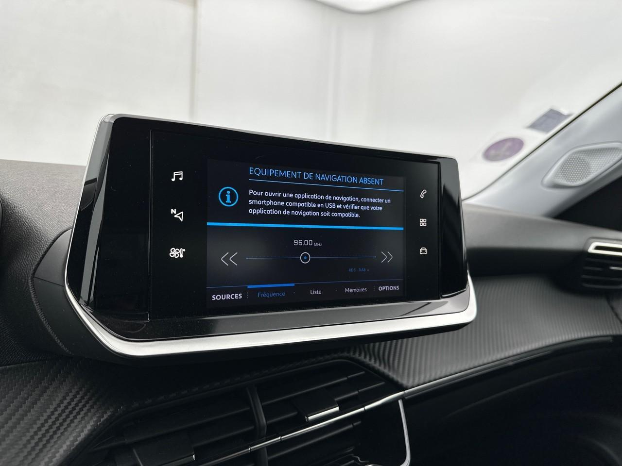 Peugeot 2008 puretech 100 s&s bvm6 style — photo 10