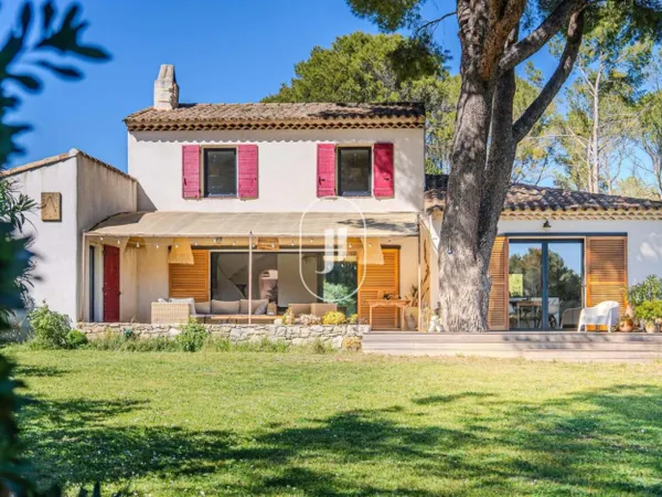Maison de caractère à vendre à Ventabren - Piscine, jardin et vu