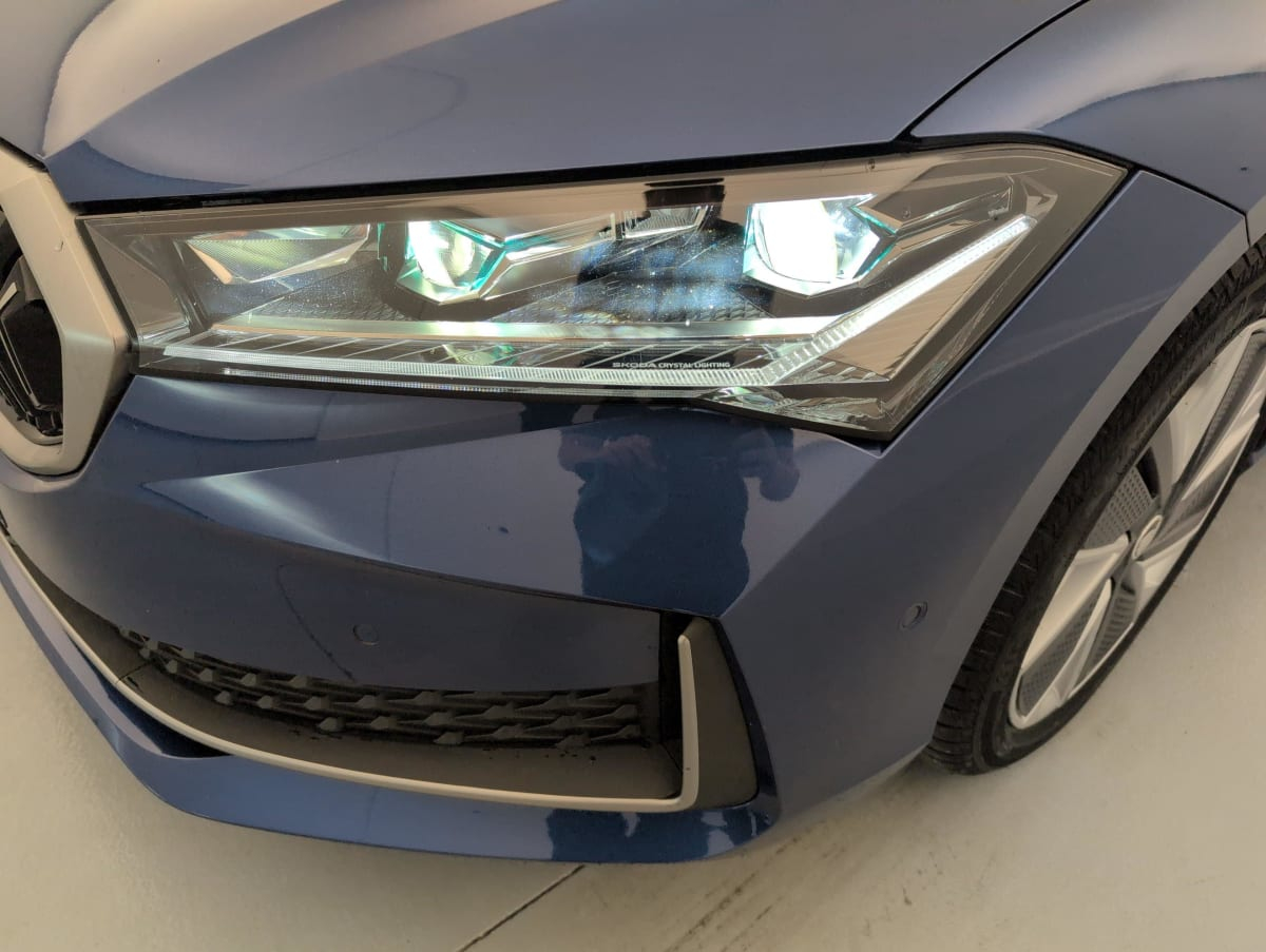 Skoda Superb Combi — photo 20