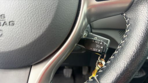 Toyota Yaris 1.3 VVT-i 100 - Dynamic Business – 2017 – 139738 km – Essence – Boîte Manuelle — photo 7