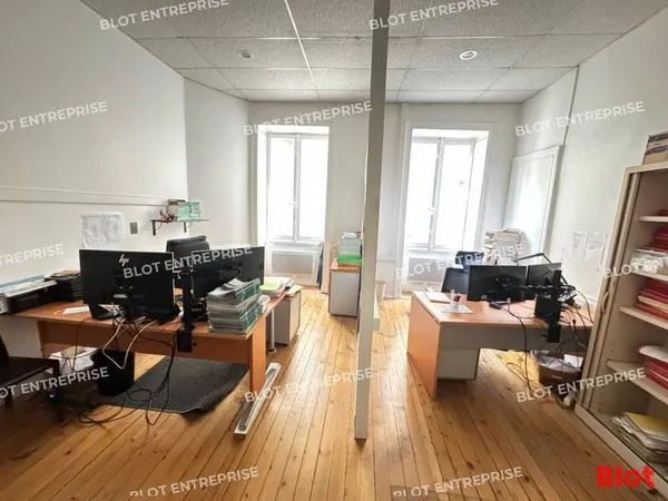 Bureaux 277 m²