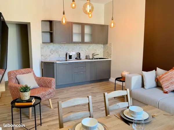 CHAMBÉRY CENTRE - T2 meublé de 55 m² TOUTES CHARGES COMPRISES