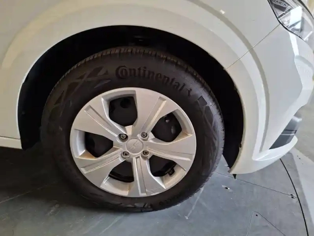 Dacia Sandero sce 65 — photo 9