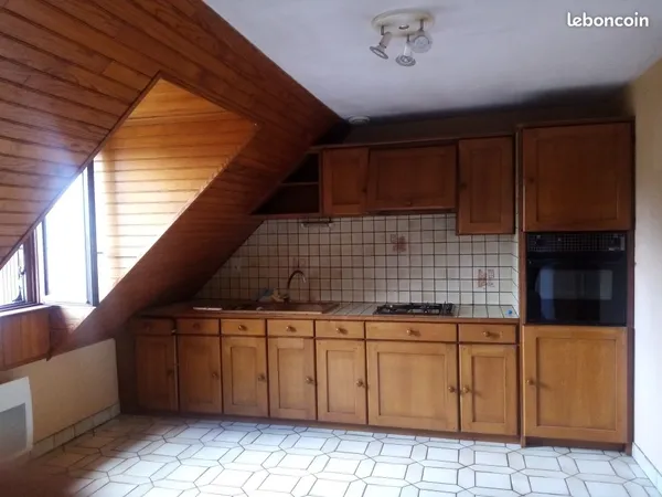 Appartement non meublé à louer à l'année à Besse