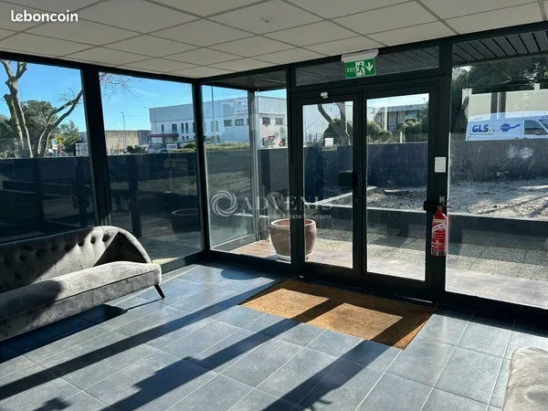Bureau 64 m²