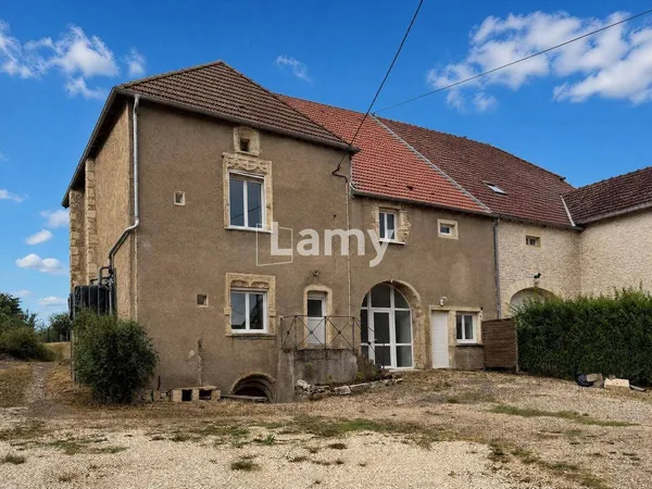 Maison 8 pièces 270 m²