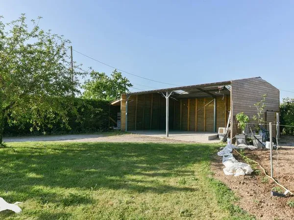 Terrain constructible 833 m²