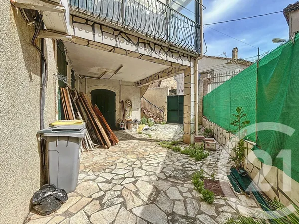 Bâtiment 232 m²