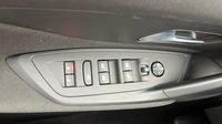 Peugeot 308 Sw PHEV 180ch Active Pack e-EAT8 — photo 27