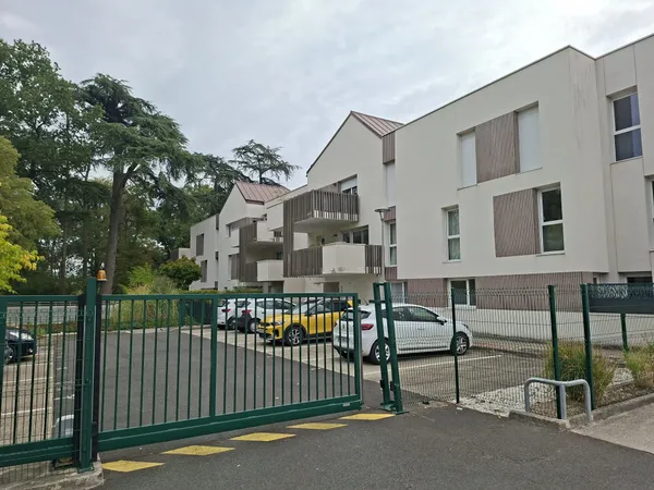 SAINT-AVERTIN APPART T2 de 42,90 ² avec BALCON - PARKINGS