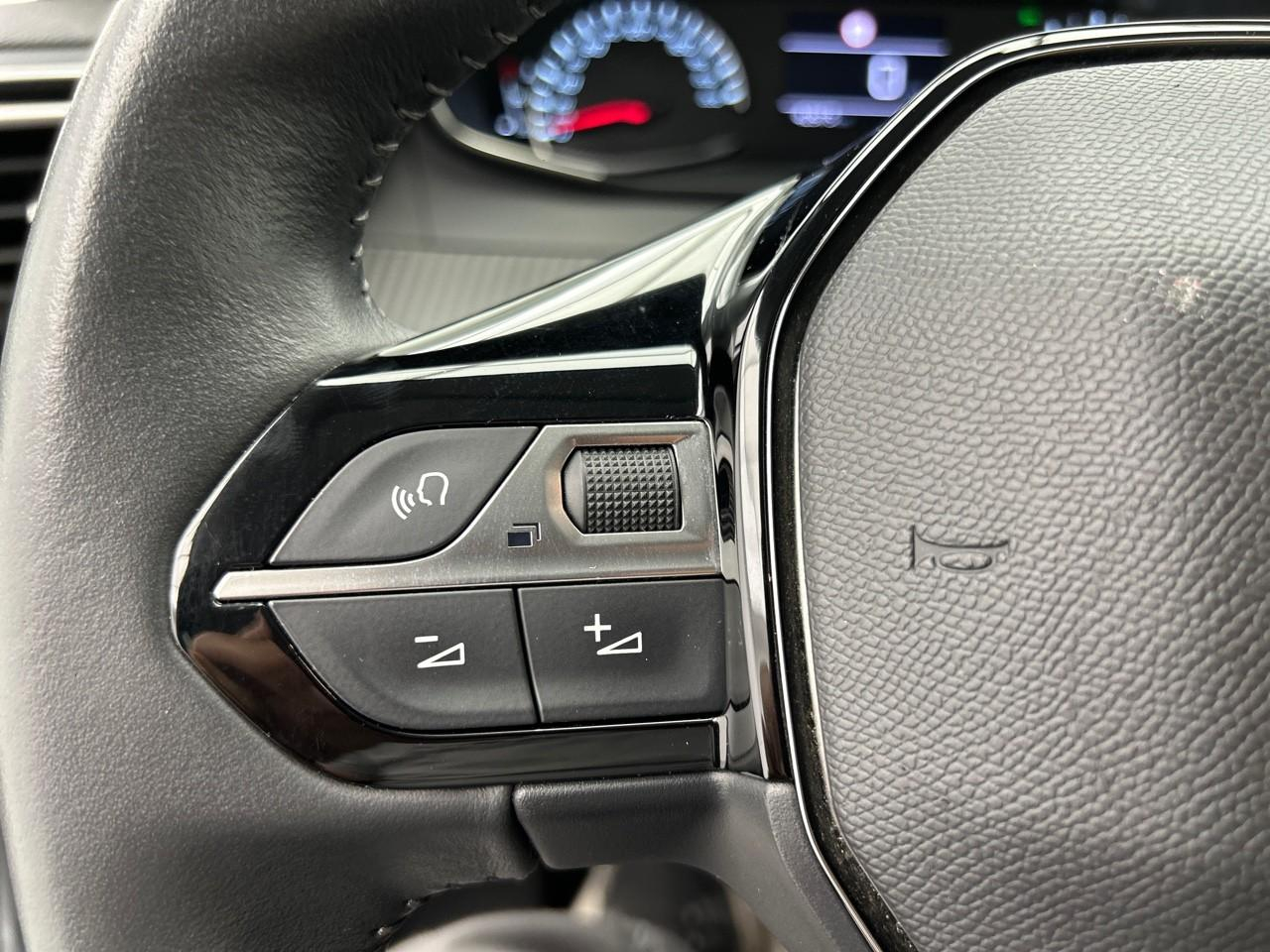 Peugeot 208 puretech 100 s&s bvm6 style — photo 24