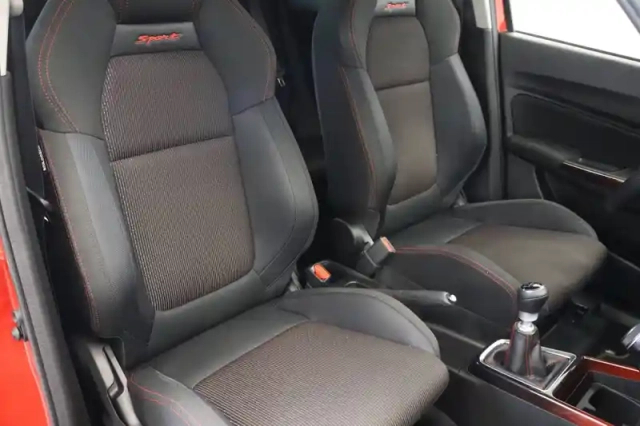 Suzuki Swift sport 1.4 boosterjet hybrid — photo 11