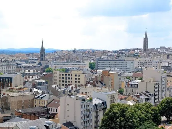 Local 2100 m²