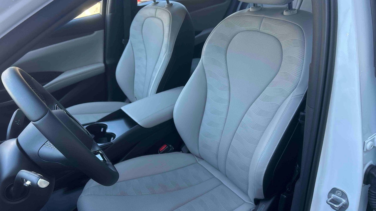 BYD Seal 6 Touring 1.5l DM-i 135 kW PHEV — photo 12