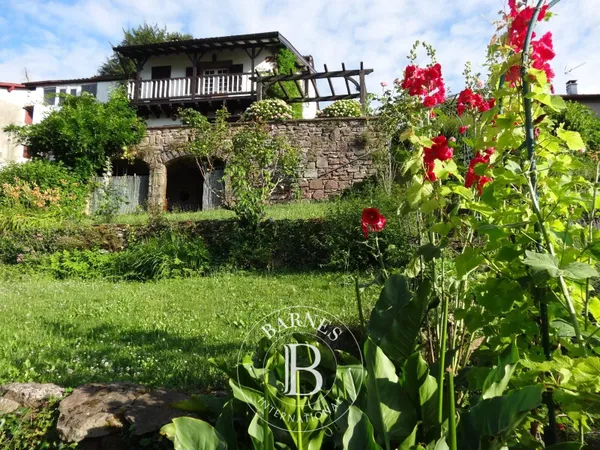 SAINT-JEAN-PIED-DE-PORT, MAISON XVIII° DE 270 M²