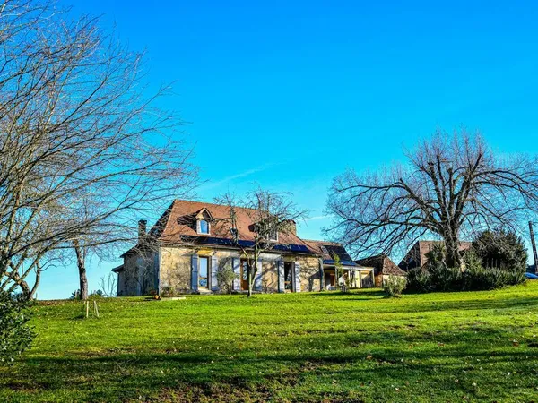 Ensemble de maisons en pierre à 15 minutes de Bergerac