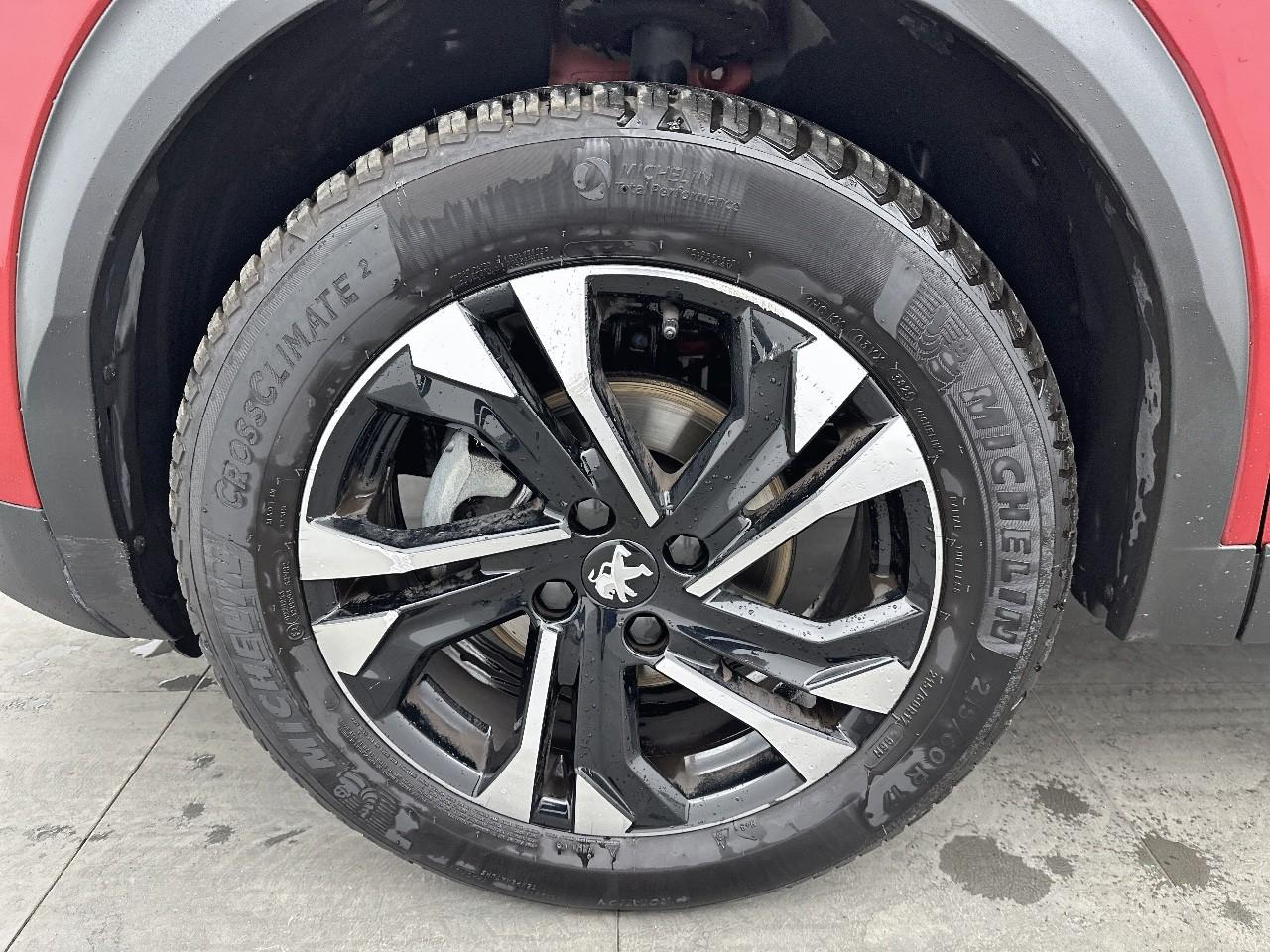 Peugeot 2008 puretech 130 s&s eat8 gt pack — photo 14