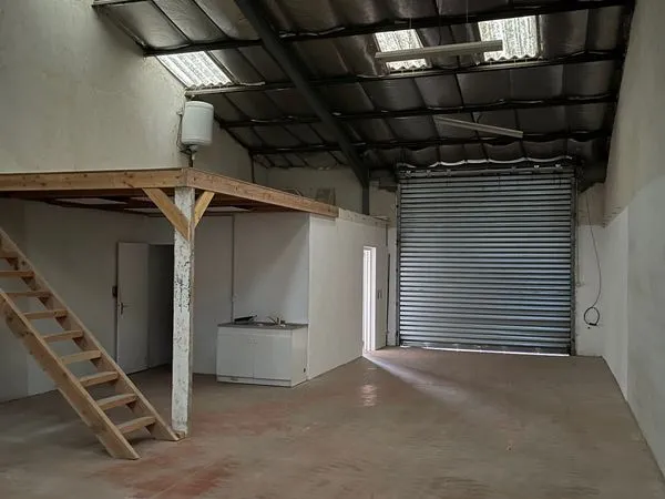 Loue entrepot Castelnau le Lez