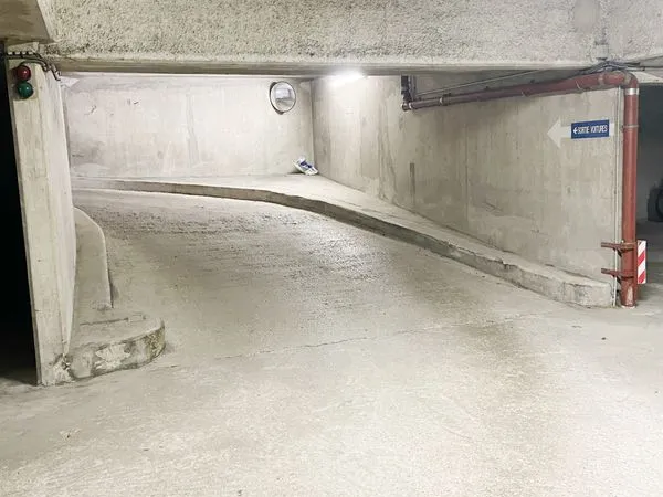 Place de parking souterrain à louer-Quartier Plaisance 94130