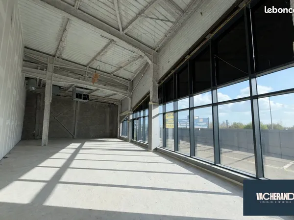 Local 190 m² Lesquin