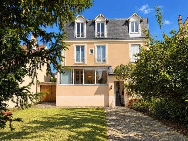 Maison 8 pièces 225 m²