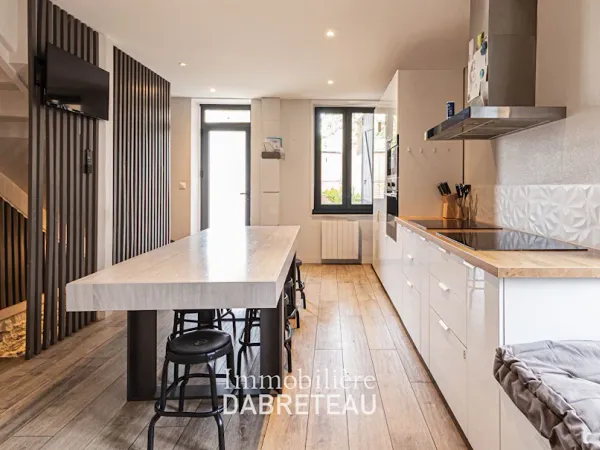 Chambre 9 pièces 148 m²