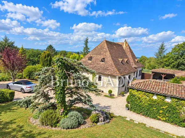 Maison 7 pièces 270 m²