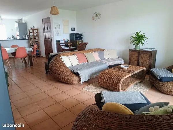 Appartement 100m2, 3 chambres, entrée du tevelave