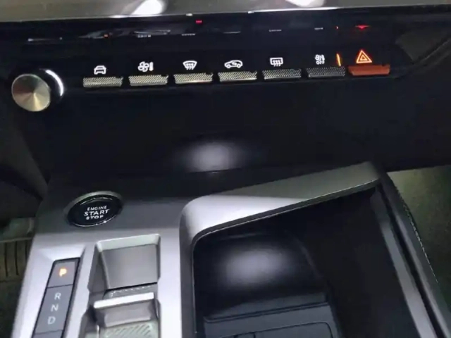 Peugeot 308 sw phev 180 e-eat8 — photo 24