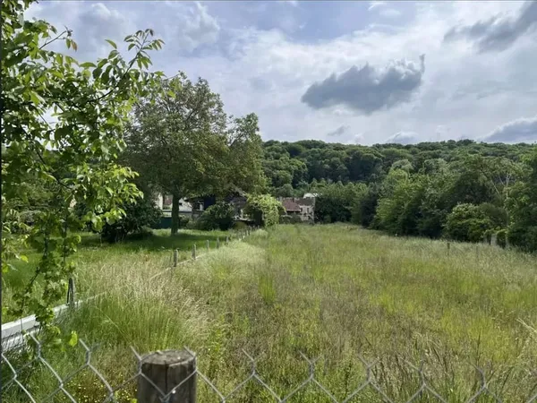 Terrain à bâtir de 268 m² à MEZIERES-SUR-SEINE (78)